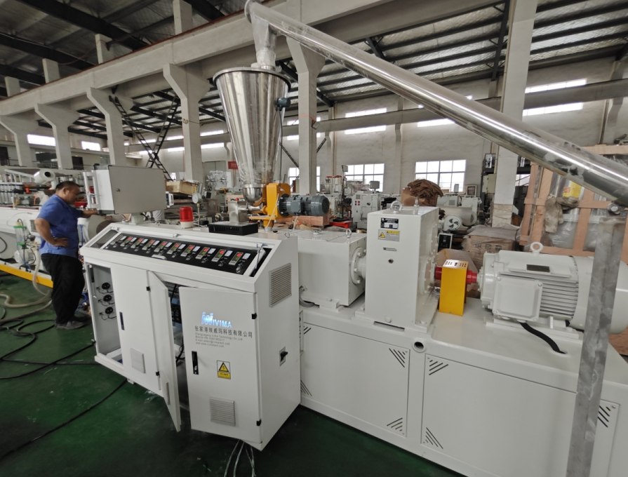 Plastic Pipe Machine.png