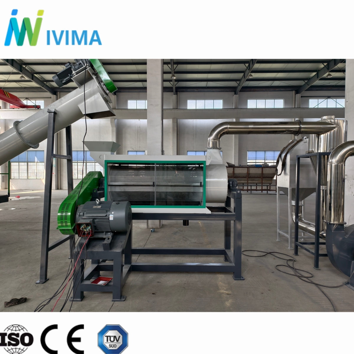 Промышленный механический отжимной пресс для обезвоживания влажных хлопьев ПВД до содержания влаги ниже 5 процентов.