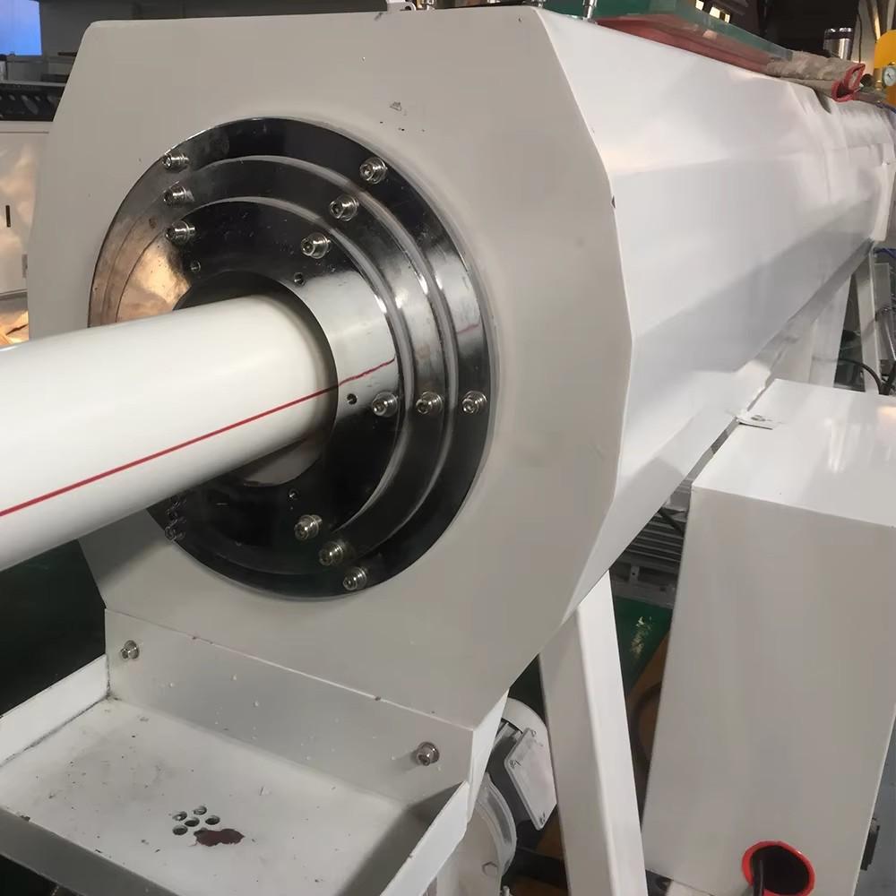 Резервуар для вакуумной калибровки и охлаждения из нержавеющей стали для линии экструзии промышленных труб из ПВХ